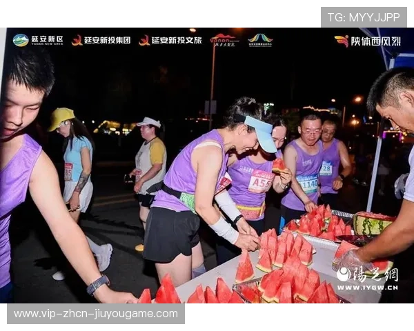 体育场馆夜间开放项目吸引市民夜跑与健身参与，体育馆夜跑图片